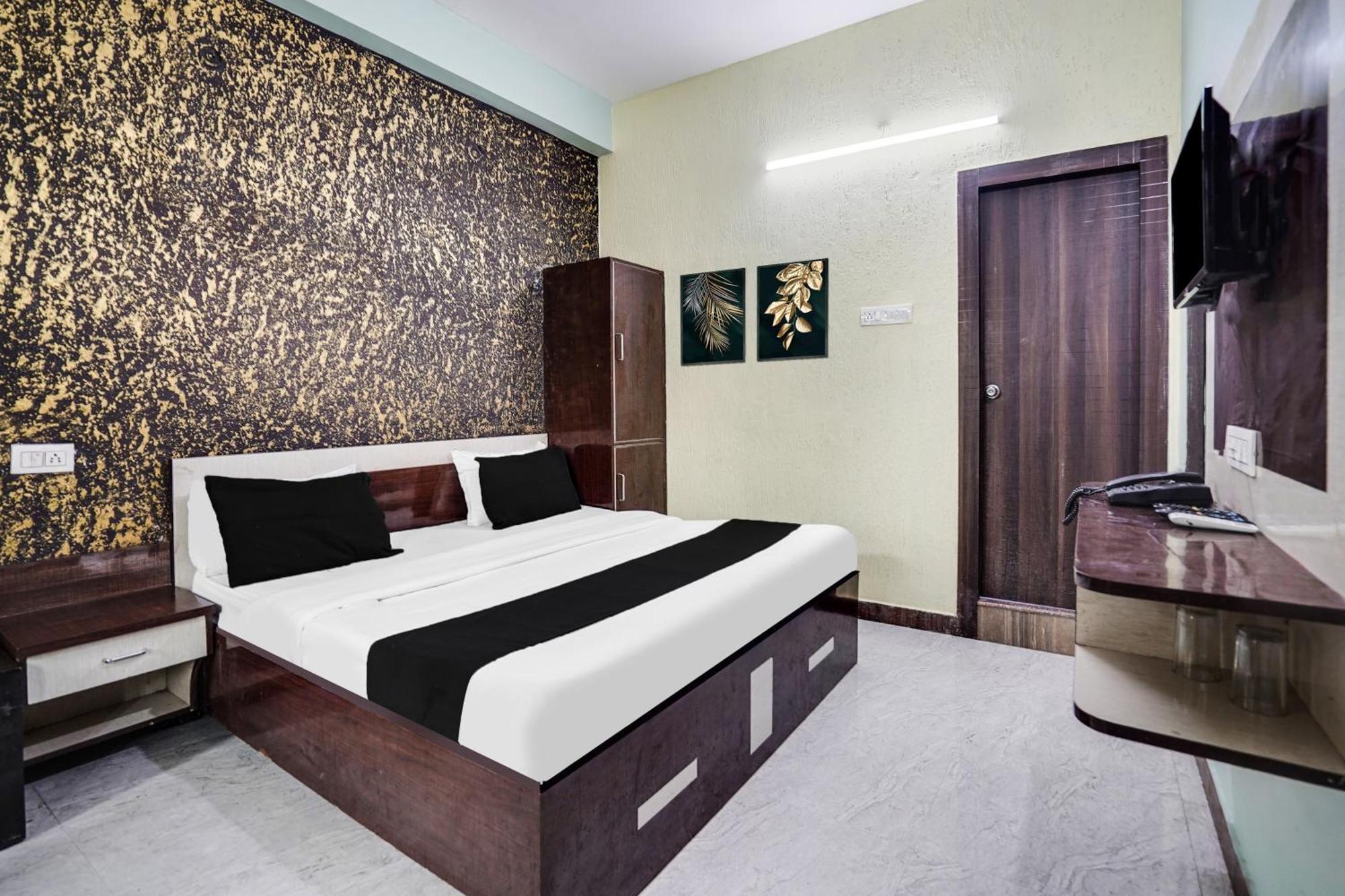Super Collection O Rajapur Circuit House Hotel Prayagraj Exterior photo